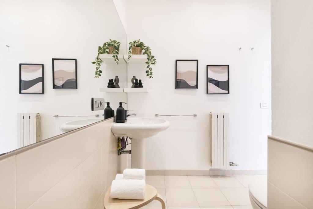 Easylife - Gem In The Heart Of The Navigli *